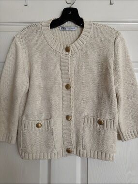 Zara Cream Button-Front Knit Cardigan 3/4 sleeves with gold buttons